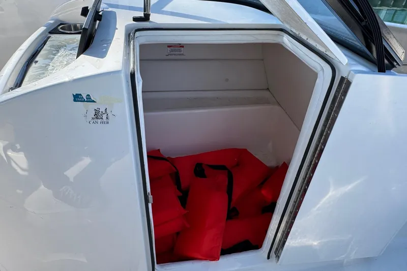 Slide: The Image of Steering wheel and dashboard of 2022 Bayliner VR6 Bowrider OB boat. - 36