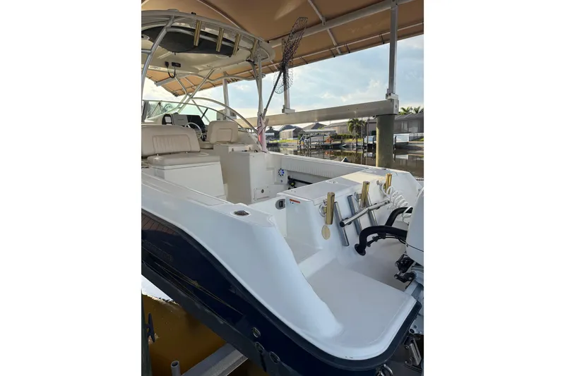 Slide: The Image of 2006 Hydra-Sports Vector 2900 VX cabin interior with bunk bed and mounted TV. - 11