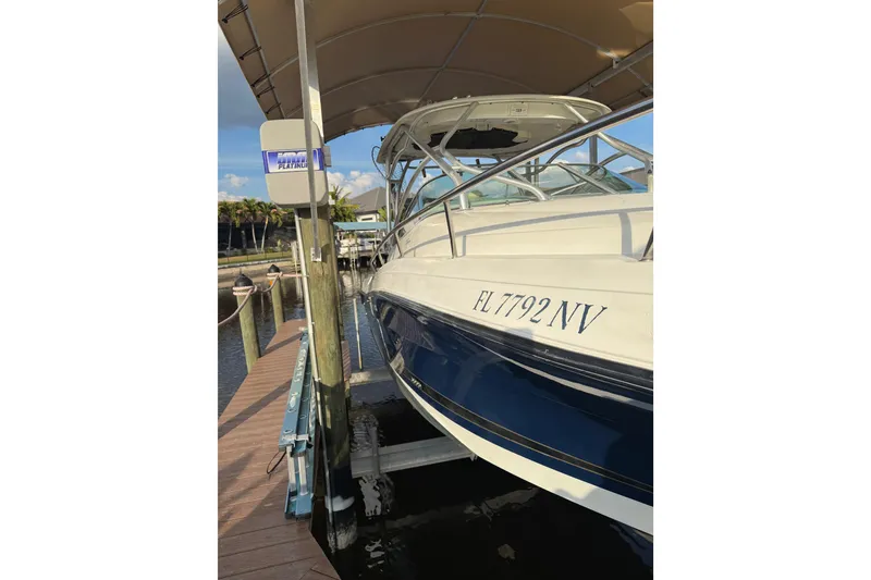 Slide: The Image of Interior of a 2006 Hydra-Sports Vector 2900 VX boat. - 3