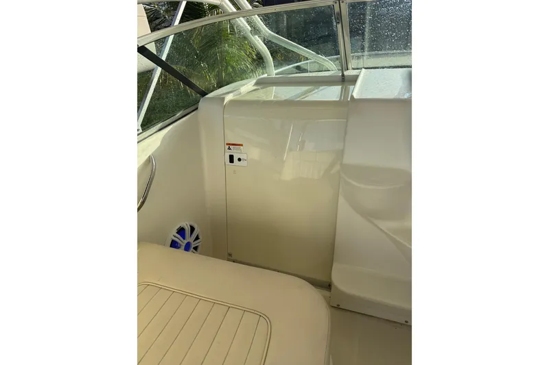 Slide: The Image of 2006 Hydra-Sports Vector 2900 VX helm with Garmin navigation system and controls. - 7