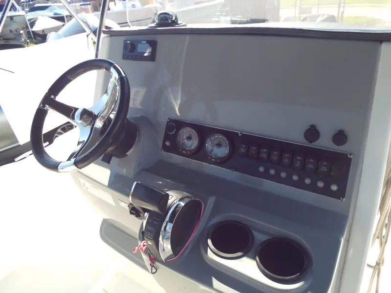 Slide: The Image of Boston Whaler 210 Dautless 2016 - 3