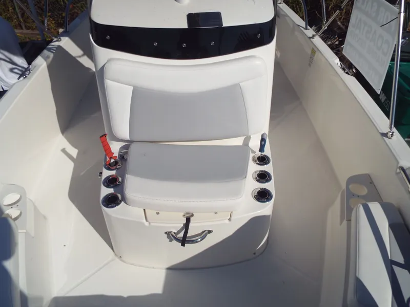 Slide: The Image of Boston Whaler 210 Dautless 2016 - 5