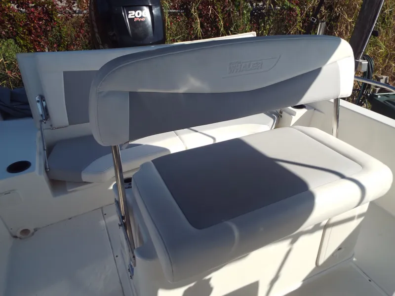 Slide: The Image of Boston Whaler 210 Dautless 2016 - 6