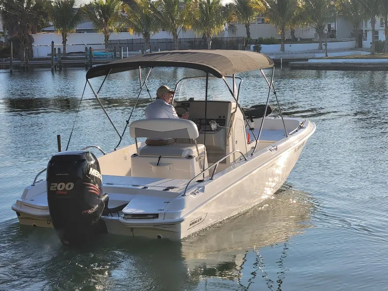Slide: The Image of Boston Whaler 210 Dautless 2016 - 8