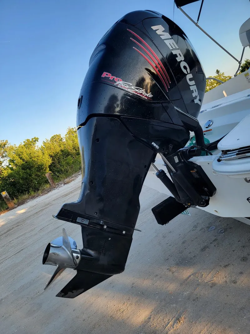 Slide: The Image of Boston Whaler 210 Dautless 2016 - 9