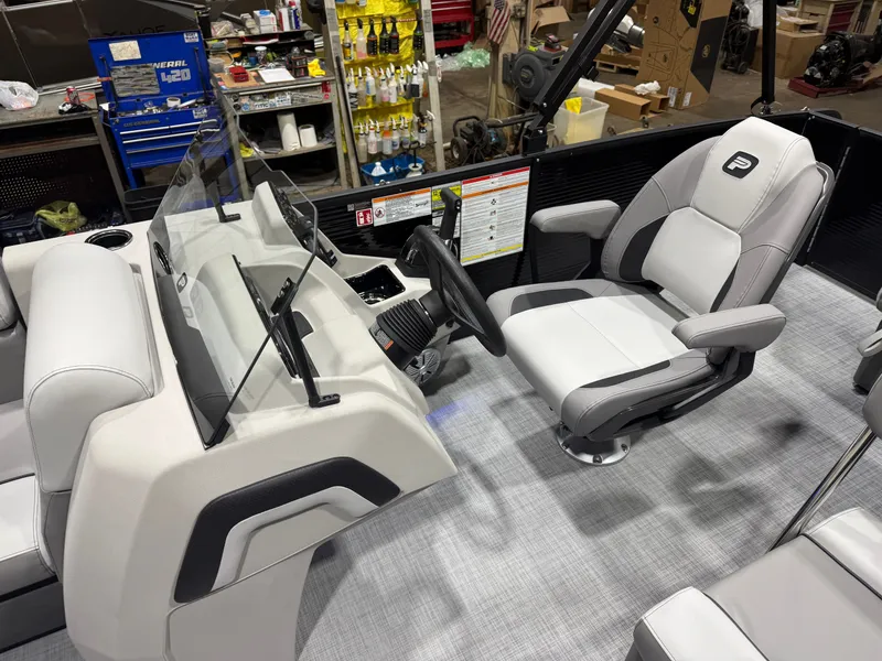 Slide: The Image of Princecraft Vectra 23 RL 2026 - 11