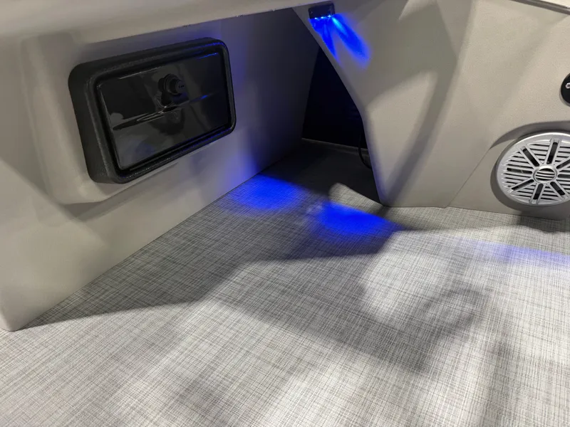 Slide: The Image of Princecraft Vectra 23 RL 2026 - 17