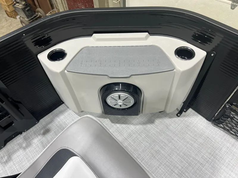 Slide: The Image of Princecraft Sportfisher 21-4S 2026 - 21