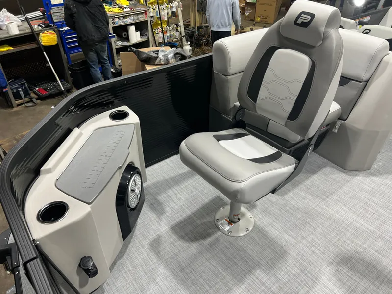 Slide: The Image of Princecraft Sportfisher 21-4S 2026 - 6