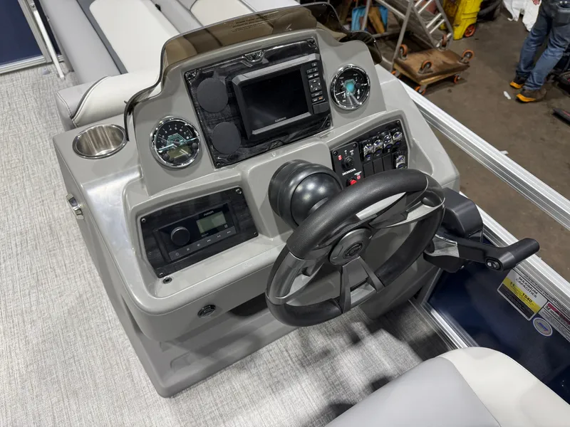 Slide: The Image of Tahoe Sport 23E80 Fish & Cruise Pontoon & Honda 4-Stroke EFI 2026 - 12