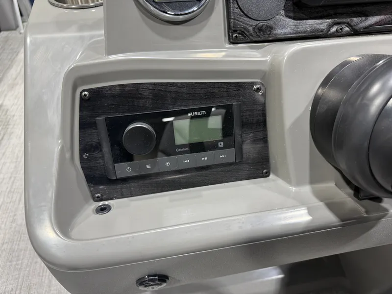 Slide: The Image of Tahoe Sport 23E80 Fish & Cruise Pontoon & Honda 4-Stroke EFI 2026 - 13