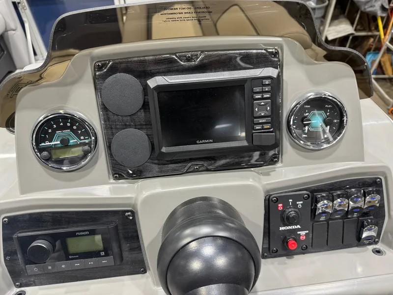 Slide: The Image of Tahoe Sport 23E80 Fish & Cruise Pontoon & Honda 4-Stroke EFI 2026 - 14