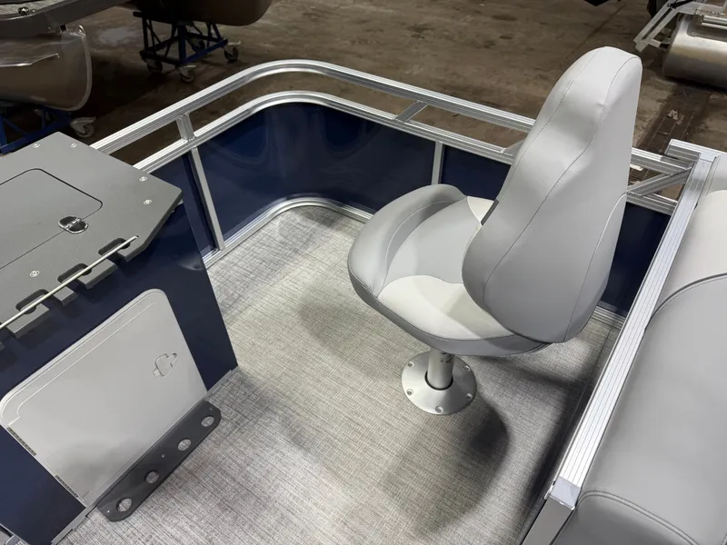 Slide: The Image of Tahoe Sport 23E80 Fish & Cruise Pontoon & Honda 4-Stroke EFI 2026 - 18