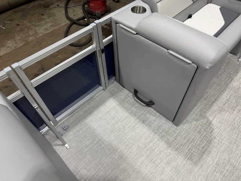 Slide: The Image of Tahoe Sport 23E80 Fish & Cruise Pontoon & Honda 4-Stroke EFI 2026 - 24