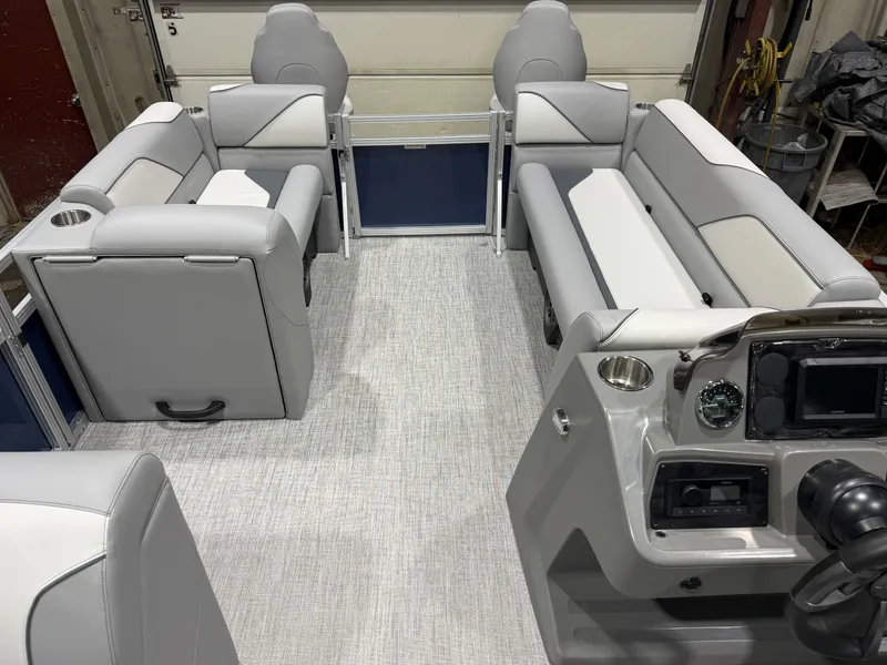 Slide: The Image of Tahoe Sport 23E80 Fish & Cruise Pontoon & Honda 4-Stroke EFI 2026 - 26