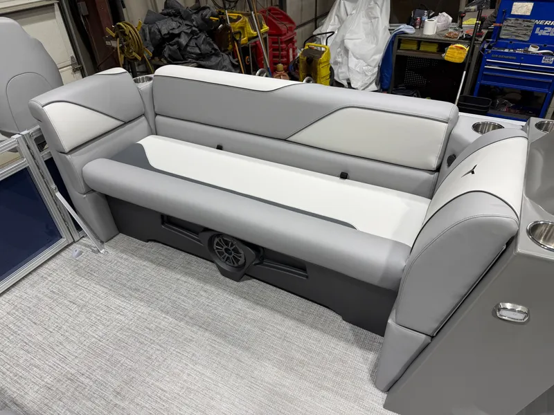 Slide: The Image of Tahoe Sport 23E80 Fish & Cruise Pontoon & Honda 4-Stroke EFI 2026 - 27