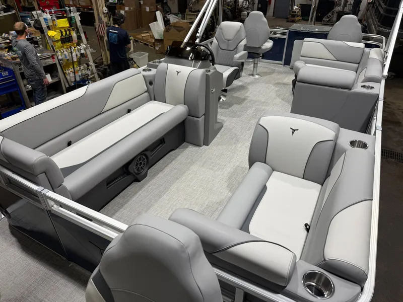 Slide: The Image of Tahoe Sport 23E80 Fish & Cruise Pontoon & Honda 4-Stroke EFI 2026 - 30