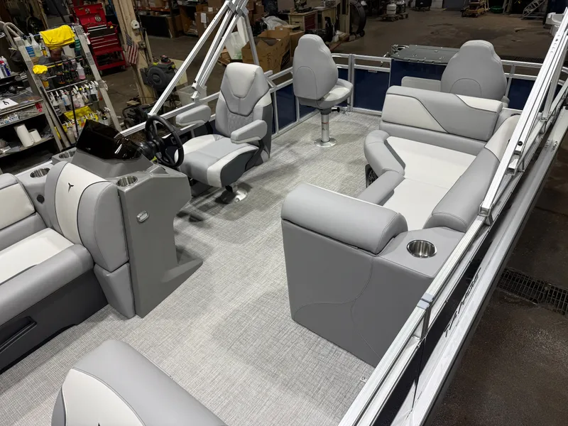 Slide: The Image of Tahoe Sport 23E80 Fish & Cruise Pontoon & Honda 4-Stroke EFI 2026 - 4