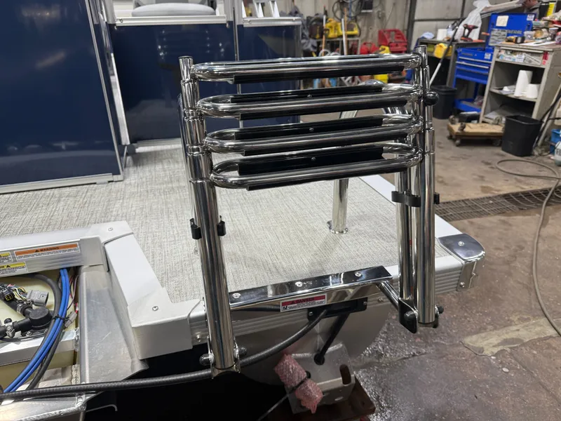 Slide: The Image of Tahoe Sport 23E80 Fish & Cruise Pontoon & Honda 4-Stroke EFI 2026 - 43