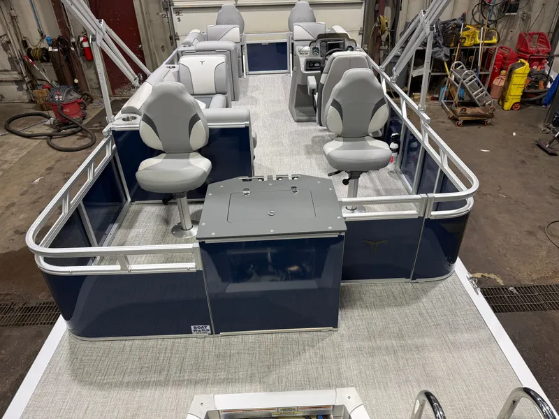 Slide: The Image of Tahoe Sport 23E80 Fish & Cruise Pontoon & Honda 4-Stroke EFI 2026 - 6