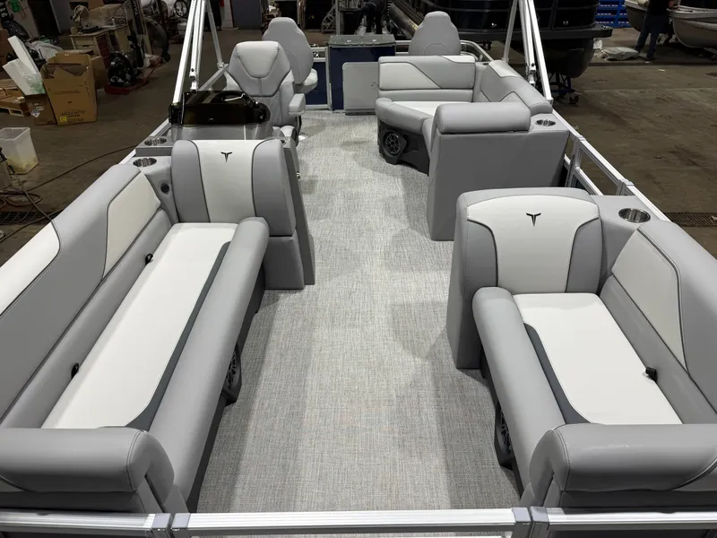 Slide: The Image of Tahoe Sport 23E80 Fish & Cruise Pontoon & Honda 4-Stroke EFI 2026 - 7