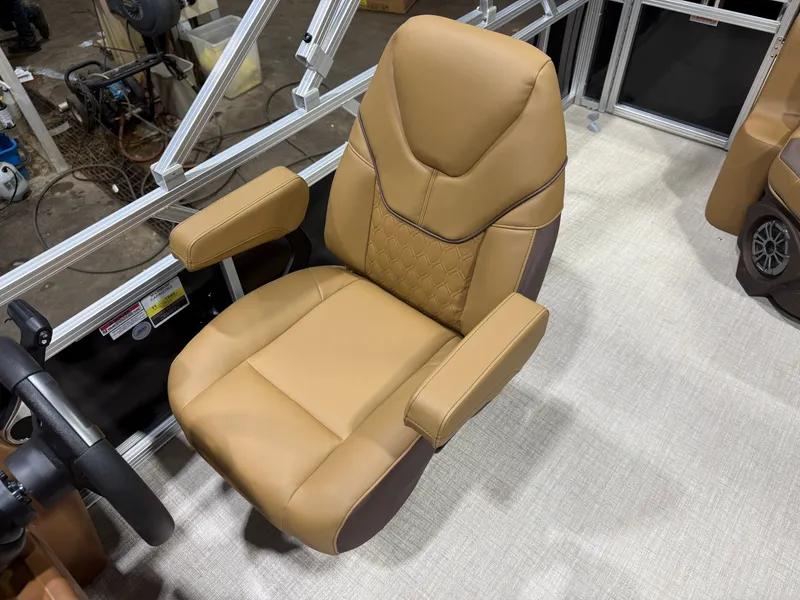 Slide: The Image of Tahoe Sport 2380 Cruise Rear Bench (CRB) & Honda 4-Stroke EFI 2026 - 10