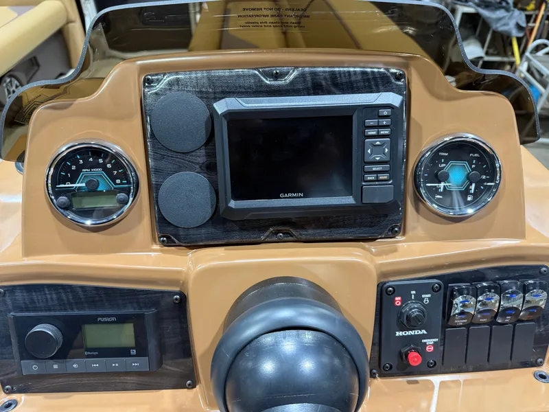 Slide: The Image of Tahoe Sport 2380 Cruise Rear Bench (CRB) & Honda 4-Stroke EFI 2026 - 13