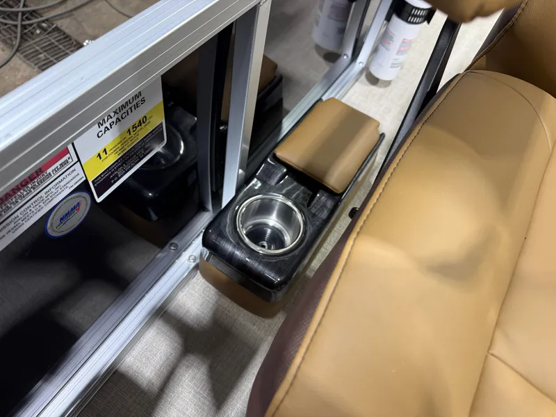 Slide: The Image of Tahoe Sport 2380 Cruise Rear Bench (CRB) & Honda 4-Stroke EFI 2026 - 14