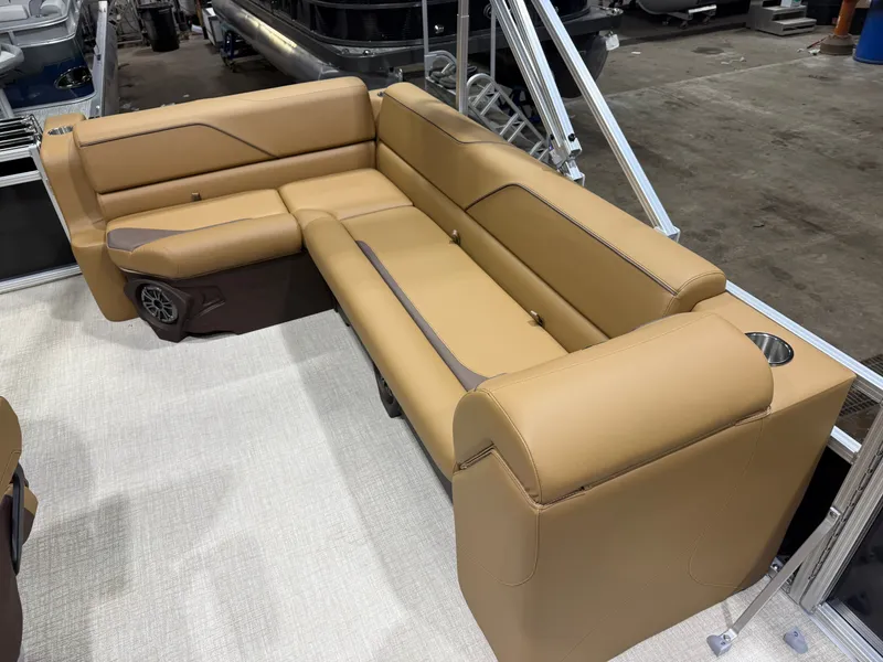 Slide: The Image of Tahoe Sport 2380 Cruise Rear Bench (CRB) & Honda 4-Stroke EFI 2026 - 16
