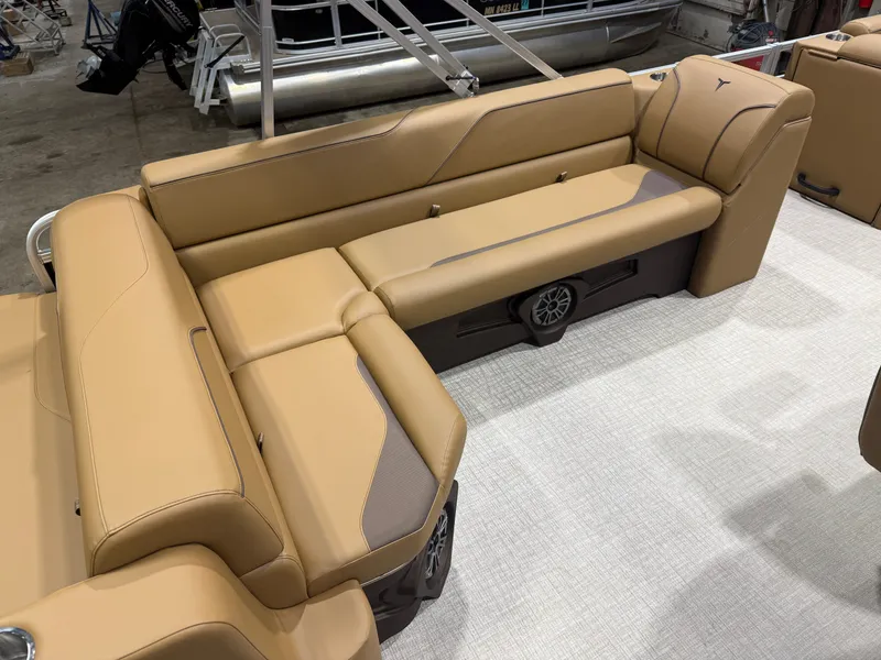 Slide: The Image of Tahoe Sport 2380 Cruise Rear Bench (CRB) & Honda 4-Stroke EFI 2026 - 17