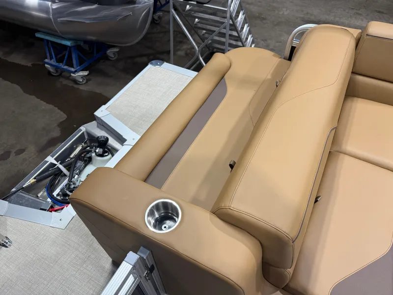 Slide: The Image of Tahoe Sport 2380 Cruise Rear Bench (CRB) & Honda 4-Stroke EFI 2026 - 18