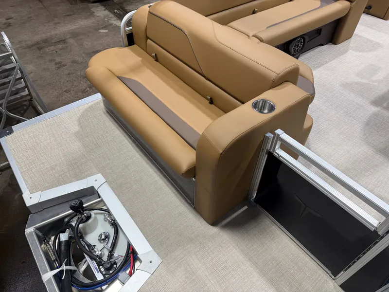 Slide: The Image of Tahoe Sport 2380 Cruise Rear Bench (CRB) & Honda 4-Stroke EFI 2026 - 19