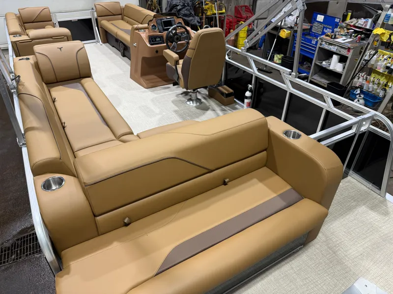 Slide: The Image of Tahoe Sport 2380 Cruise Rear Bench (CRB) & Honda 4-Stroke EFI 2026 - 20