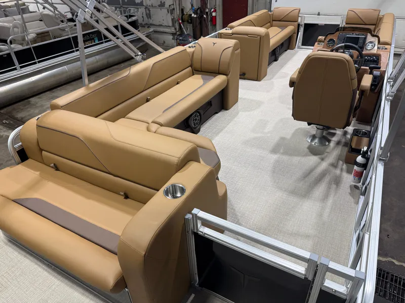 Slide: The Image of Tahoe Sport 2380 Cruise Rear Bench (CRB) & Honda 4-Stroke EFI 2026 - 21