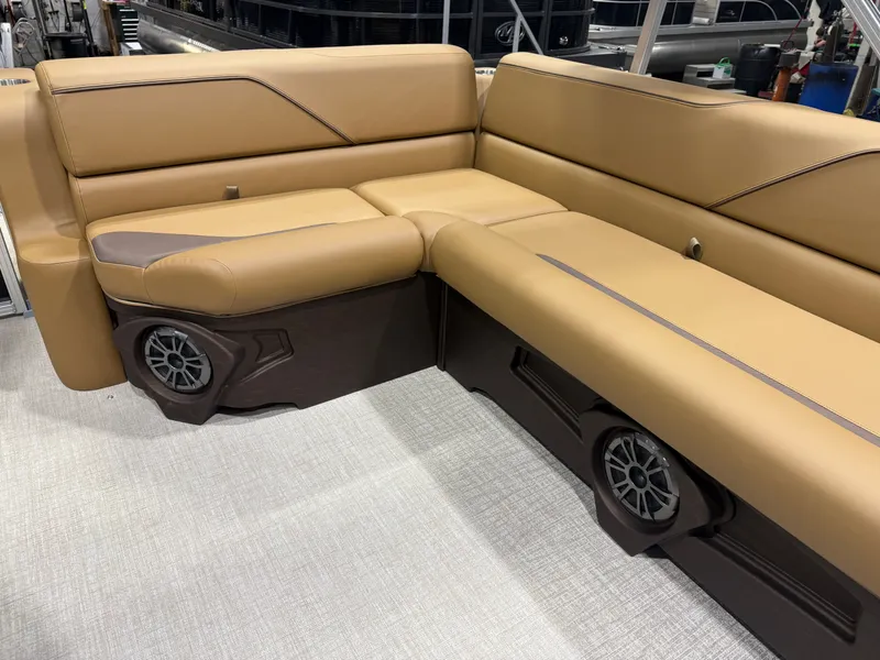 Slide: The Image of Tahoe Sport 2380 Cruise Rear Bench (CRB) & Honda 4-Stroke EFI 2026 - 22