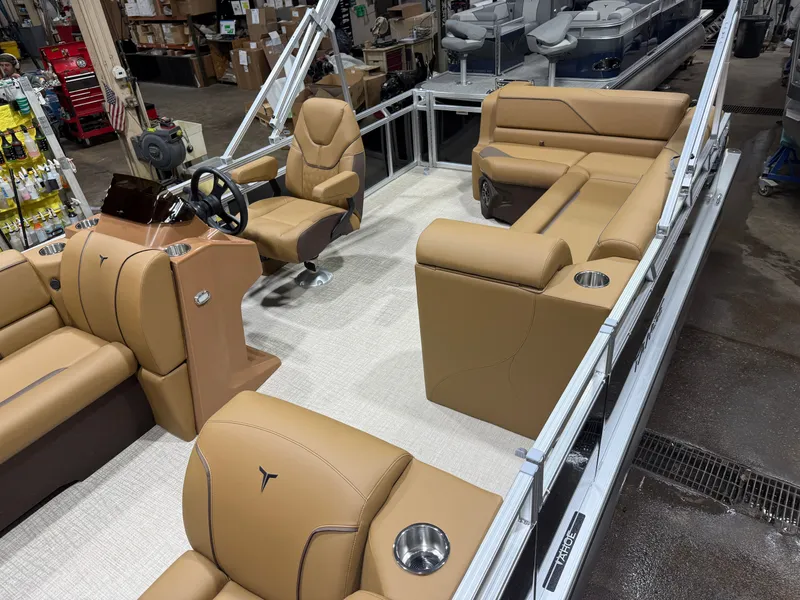 Slide: The Image of Tahoe Sport 2380 Cruise Rear Bench (CRB) & Honda 4-Stroke EFI 2026 - 3