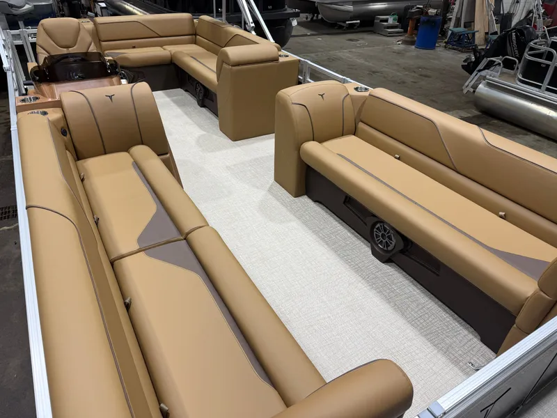 Slide: The Image of Tahoe Sport 2380 Cruise Rear Bench (CRB) & Honda 4-Stroke EFI 2026 - 30