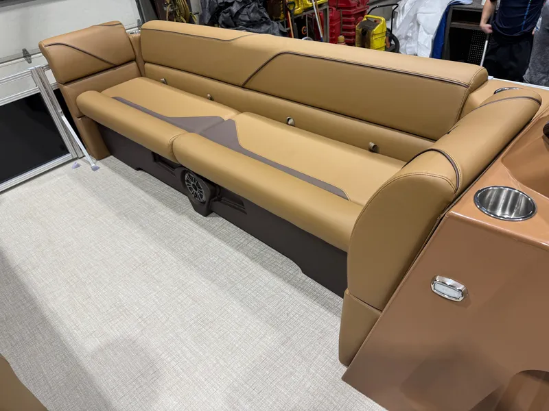 Slide: The Image of Tahoe Sport 2380 Cruise Rear Bench (CRB) & Honda 4-Stroke EFI 2026 - 31