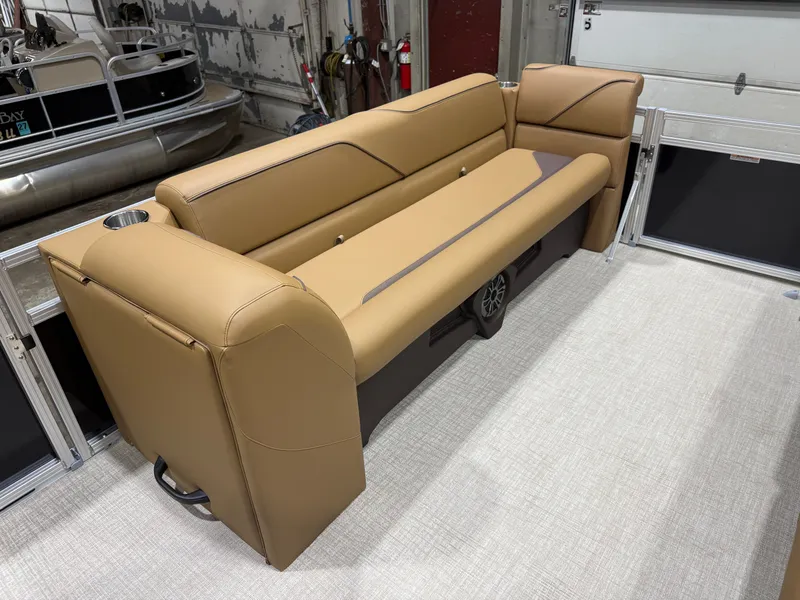 Slide: The Image of Tahoe Sport 2380 Cruise Rear Bench (CRB) & Honda 4-Stroke EFI 2026 - 32