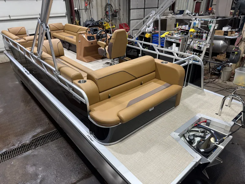 Slide: The Image of Tahoe Sport 2380 Cruise Rear Bench (CRB) & Honda 4-Stroke EFI 2026 - 34