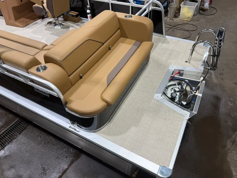 Slide: The Image of Tahoe Sport 2380 Cruise Rear Bench (CRB) & Honda 4-Stroke EFI 2026 - 4