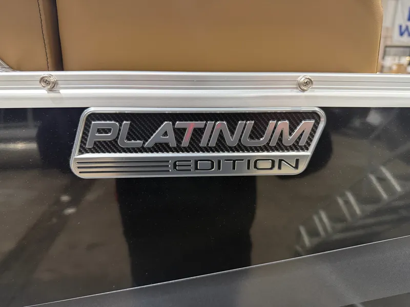 Slide: The Image of Tahoe Sport 2380 Cruise Rear Bench (CRB) & Honda 4-Stroke EFI 2026 - 40