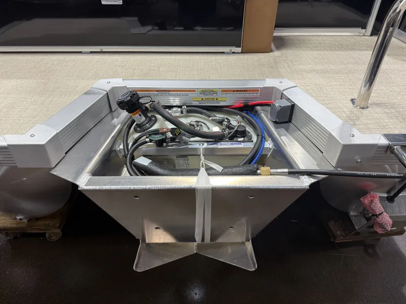 Slide: The Image of Tahoe Sport 2380 Cruise Rear Bench (CRB) & Honda 4-Stroke EFI 2026 - 42