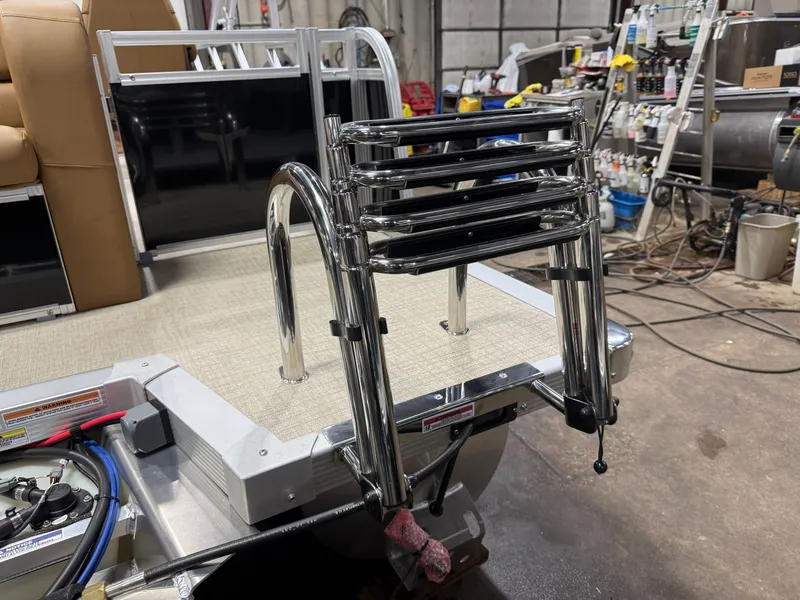 Slide: The Image of Tahoe Sport 2380 Cruise Rear Bench (CRB) & Honda 4-Stroke EFI 2026 - 43