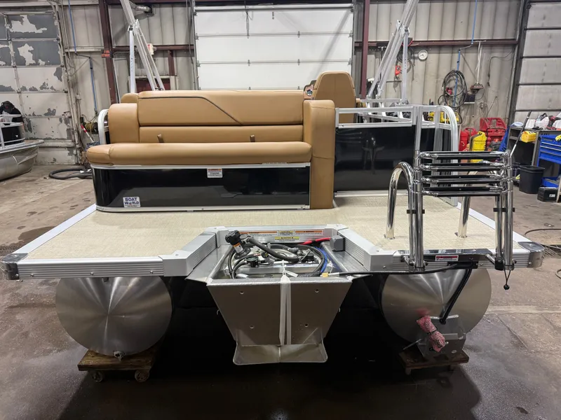 Slide: The Image of Tahoe Sport 2380 Cruise Rear Bench (CRB) & Honda 4-Stroke EFI 2026 - 44