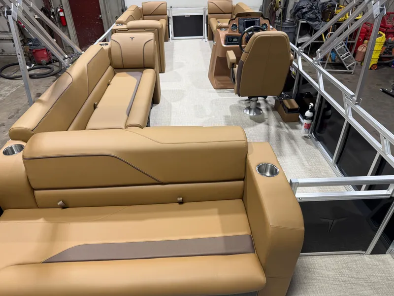 Slide: The Image of Tahoe Sport 2380 Cruise Rear Bench (CRB) & Honda 4-Stroke EFI 2026 - 5