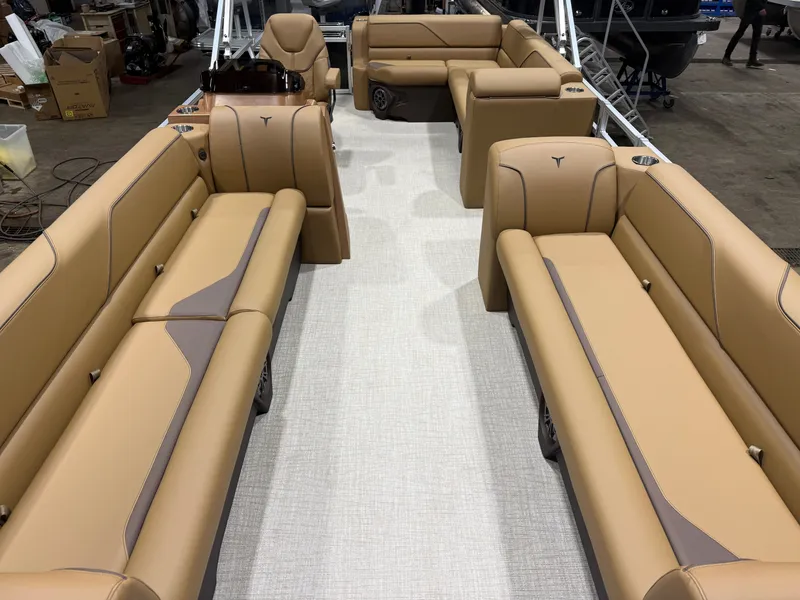 Slide: The Image of Tahoe Sport 2380 Cruise Rear Bench (CRB) & Honda 4-Stroke EFI 2026 - 6