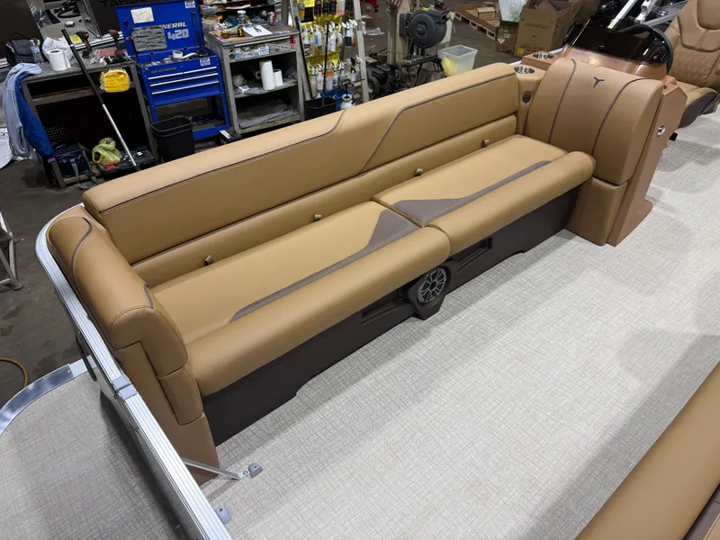 Slide: The Image of Tahoe Sport 2380 Cruise Rear Bench (CRB) & Honda 4-Stroke EFI 2026 - 7