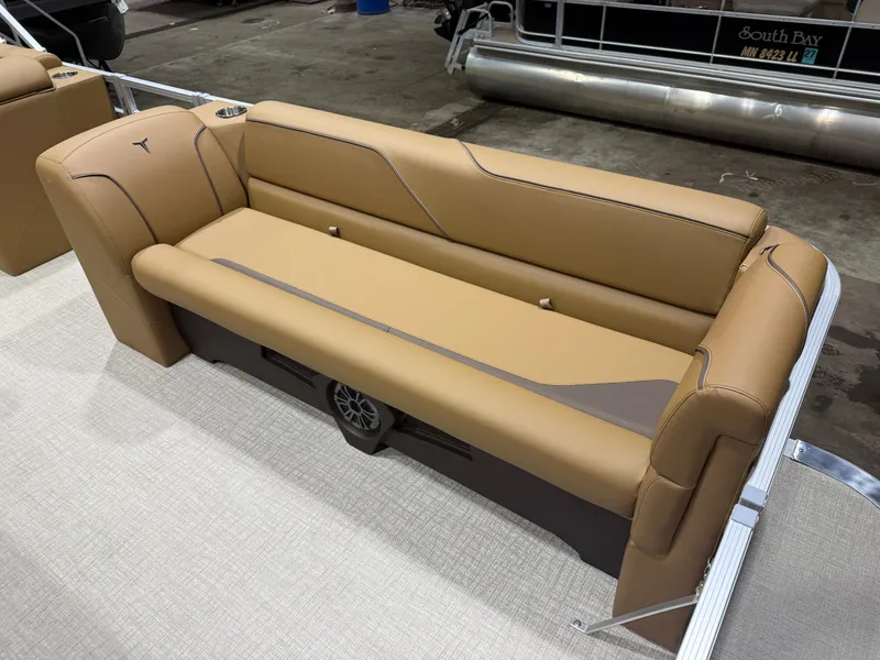 Slide: The Image of Tahoe Sport 2380 Cruise Rear Bench (CRB) & Honda 4-Stroke EFI 2026 - 8