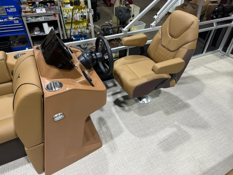 Slide: The Image of Tahoe Sport 2380 Cruise Rear Bench (CRB) & Honda 4-Stroke EFI 2026 - 9